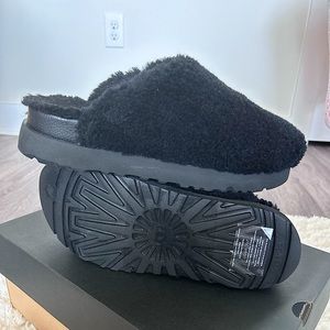 UGG Women’s Fuzz Sugar Slide Black